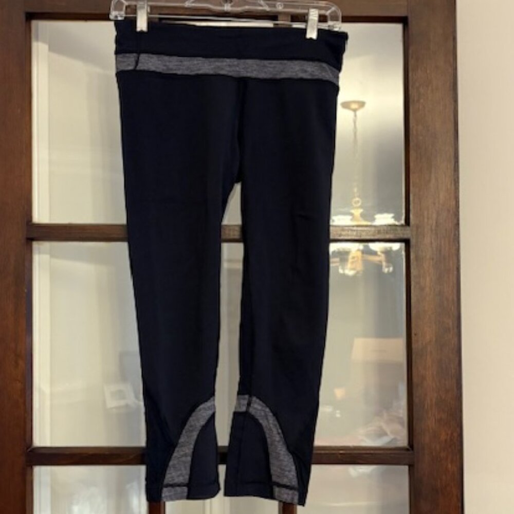 Lululemon Inspire Crop II Gray Heathered Coal Lila Stripe Leggings, Size 6